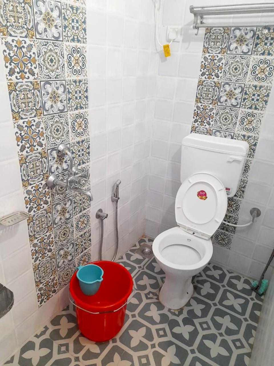 Stylish 2bhk Poolside Retreat With Ac -luxury Apartment