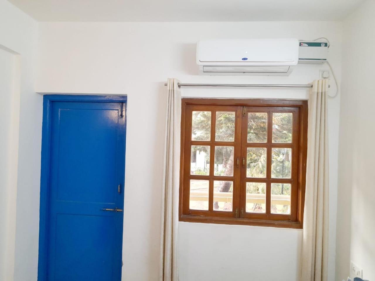 Stylish 2bhk Poolside Retreat With Ac -luxury Candolim