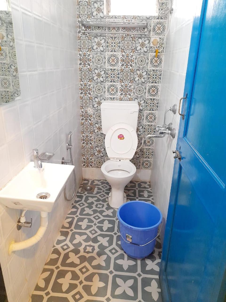 Apartment Stylish 2bhk Poolside Retreat With Ac -luxury