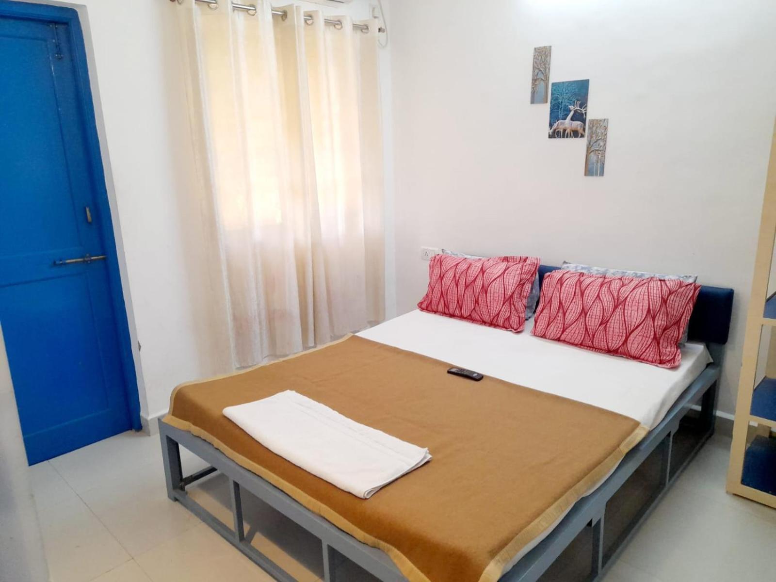 Apartment Stylish 2bhk Poolside Retreat With Ac -luxury Candolim