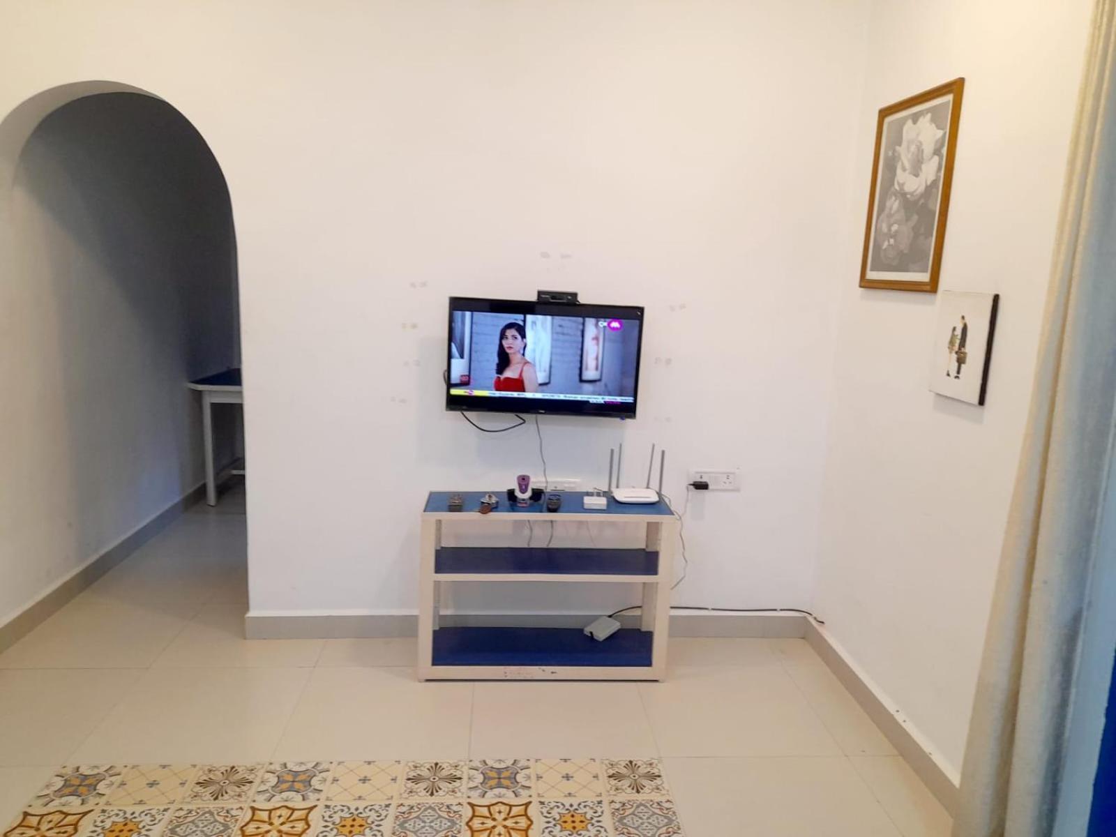 Apartment Stylish 2bhk Poolside Retreat With Ac -luxury