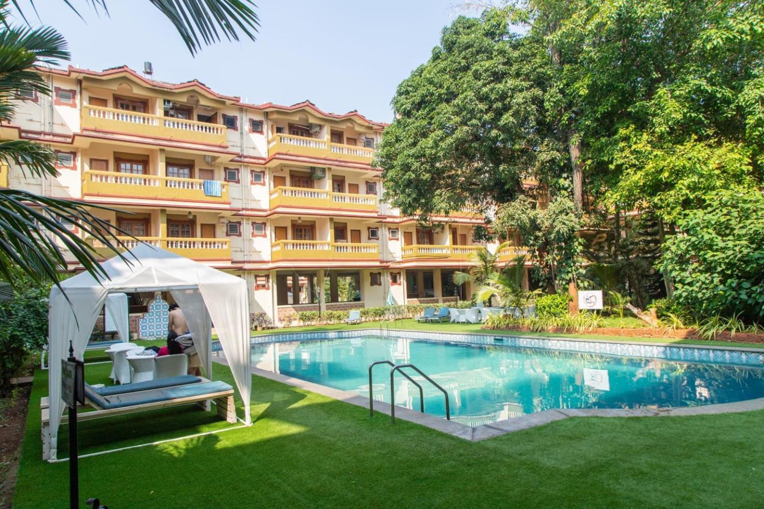 Stylish 2bhk Poolside Retreat With Ac -luxury Apartment *